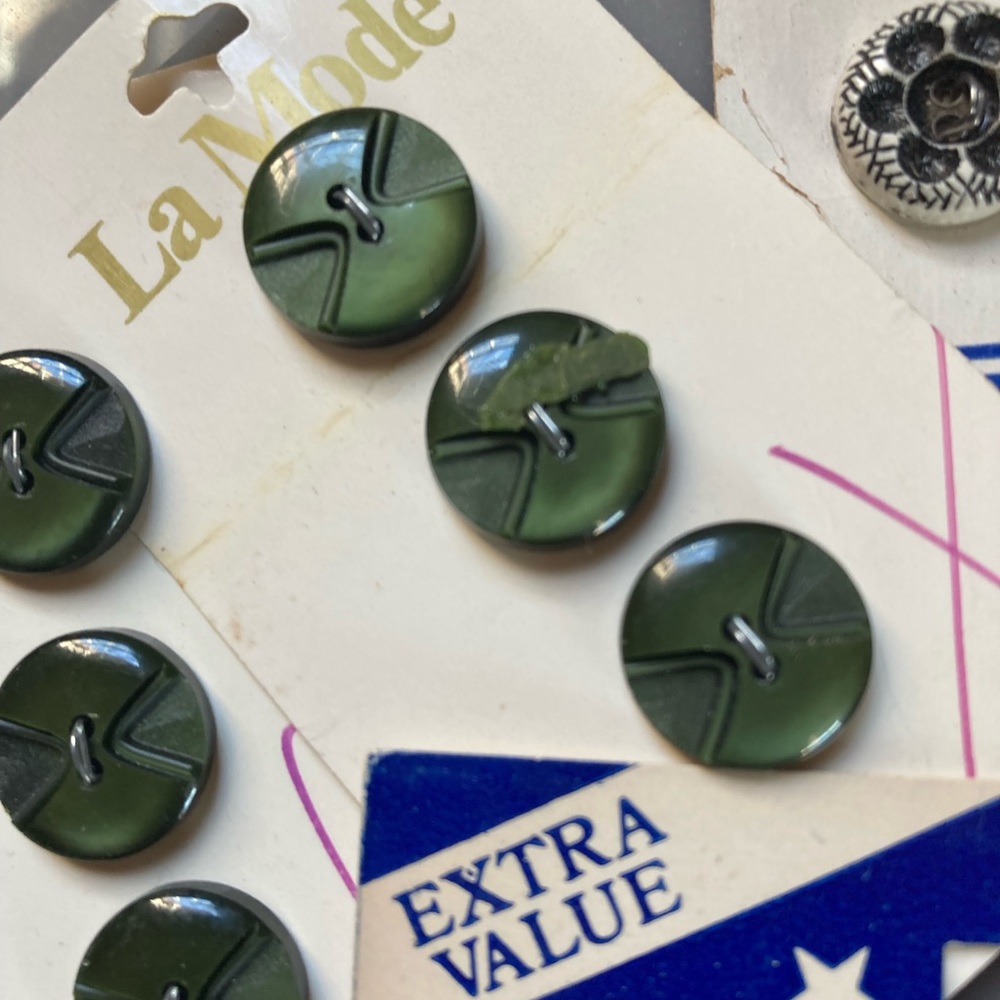 Vintage Buttons Sewing Supplies - Picture 4 of 9